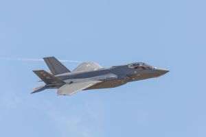 AFP: Pentagonul şi Lockheed Martin încheie un acord pentru cel puţin 850 de avioane F-35 în următorii zece ani